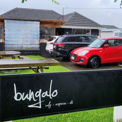 Bungalo Cafe - Outside