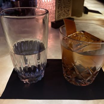 The Roosevelt Room - An Old Fashioned - Cocktail Bars Near Me - Austin, Texas