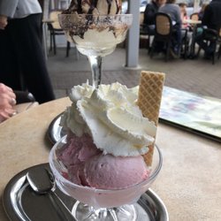 Dino Tonegutti - Three scoops plus the tiramisu Becher in the back.
