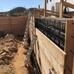 Custom Concrete Concepts - Rataining wall