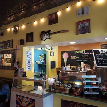 Aspinwall Beans 'N' Cream - Front Counter - Coffee & Tea Near Me - Aspinwall, Pennsylvania