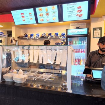 Chicken G's - The counter - Halal Near Me - Mountain View, California