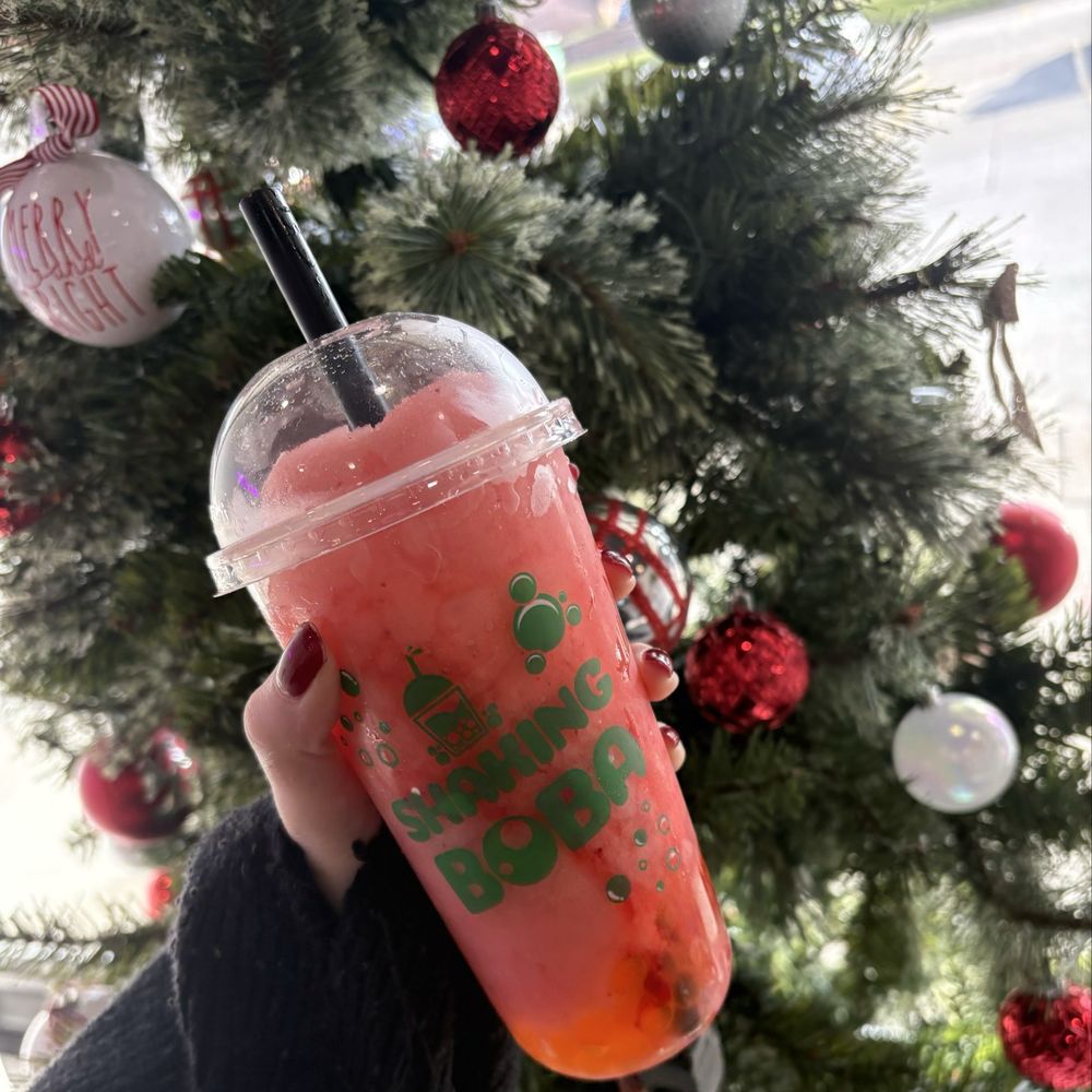 Strawberry lemonade slush with mango popping pearls