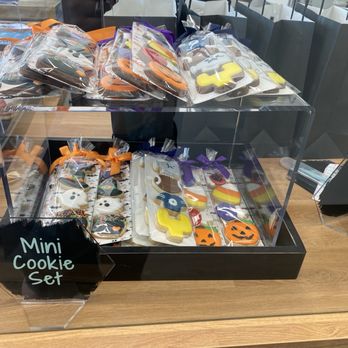 The Iced Whisk - Macarons Near Me - Euless, Texas