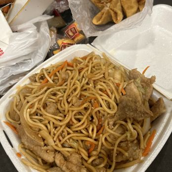 Lucky Dragon - Pork Lo Mein - Chinese Near Me - Kansas City, Missouri Lucky Dragon - Pork Lo Mein - Chinese Near Me - Kansas City, Missouri