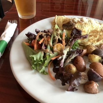 O Cafe - Omelette with ham, cheese, and mushroom. side salad and mixed mini potato for the carb. - Cafes Near Me - Fair Oaks, California