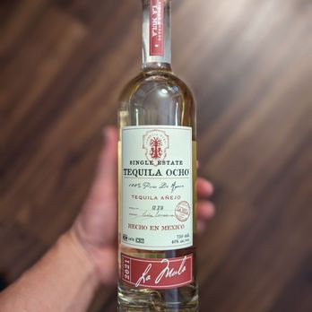 Showcase Wine & Spirits - a hand holding a bottle - Beer, Wine & Spirits Near Me - Pasadena, California Showcase Wine & Spirits - a hand holding a bottle - Beer, Wine & Spirits Near Me - Pasadena, California