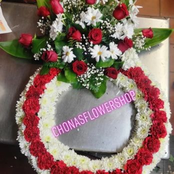 Chonas Flower Shop - Funeral Reef -Corona de funeral - Florists Near Me - Riverside, California