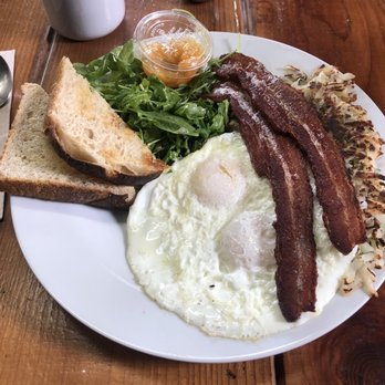 Estero Cafe - Eggs and hash brown breakfast with side of bacon - Breakfast & Brunch Near Me - Valley Ford, California
