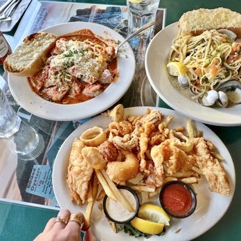 Tognazzini's Dockside - SEAFOOD PASTA, LINGUINE and CLAM PASTA, CAPTAINS COMBO PLATTER & CHIPS - Seafood Near Me - Morro Bay, California