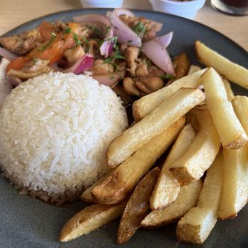 Picante - Pollo Saltado - Peruvian Near Me - Ontario, California