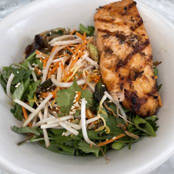 True Food Kitchen - Korean noodle bowl with salmon - New American Near Me - Columbus, Ohio True Food Kitchen - Korean noodle bowl with salmon - New American Near Me - Columbus, Ohio