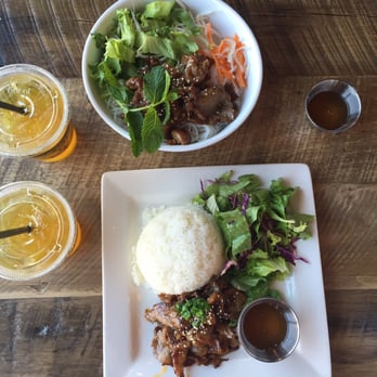 Hiccups Veo Cafe - BBQ Pork Vermicelli (Top) BBQ Pork w/ rice (bottom) & Mango Green Tea - Asian Fusion Near Me - Carson, California