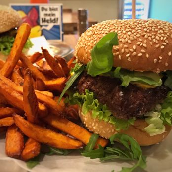 5 Places - Avocado-Burger (6,50€) und Sweet Fries (3,30€) - Burgers Near Me - Berlin, BE 5 Places - Avocado-Burger (6,50€) und Sweet Fries (3,30€) - Burgers Near Me - Berlin, BE