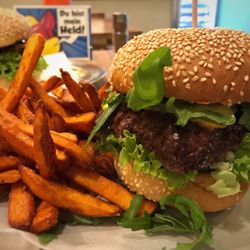 5 Places - Avocado-Burger (6,50€) und Sweet Fries (3,30€)