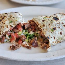 Burrito de Carnitas con Aguacate y pico de Gallo
