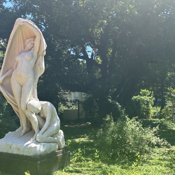 Jardín Botánico - Lots of statues - Botanical Gardens Near Me - Buenos Aires, C