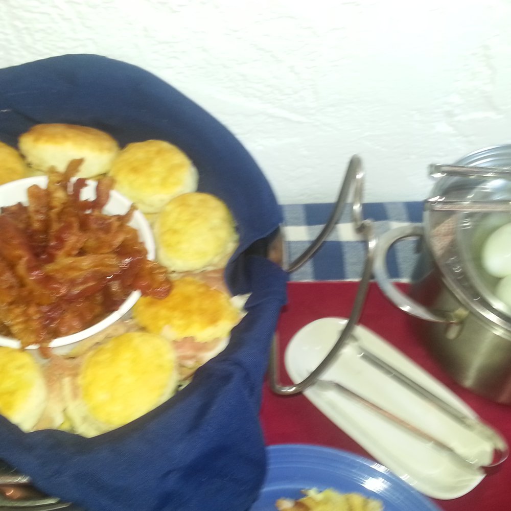 Fife and Drum Inn - Eggs, bacon, and ham biscuits - Bed & Breakfast Near Me - Williamsburg, Virginia Fife and Drum Inn - Eggs, bacon, and ham biscuits - Bed & Breakfast Near Me - Williamsburg, Virginia