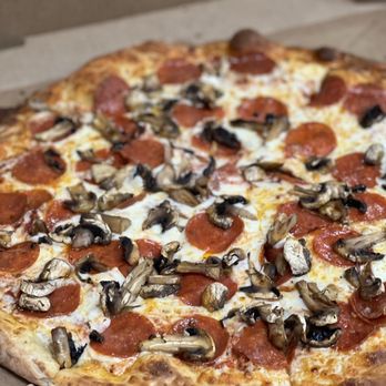 Cafe Bambino's - Large Pepperoni Mushroom. - Chicken Wings Near Me - Pasadena, California