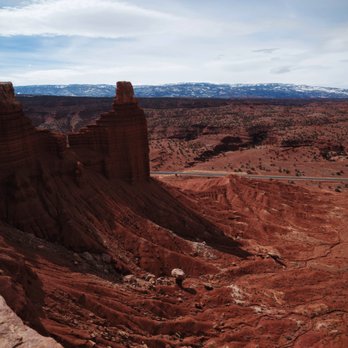 Capitol Reef National Park - Chimney Rock Trail - Parks Near Me - Fruita, Utah