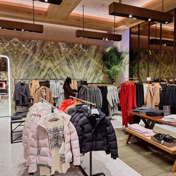 Aritzia - Women's Clothing Near Me - Chicago, Illinois