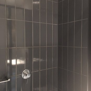 Iglu Chatswood - The shower - Hotels Near Me - Chatswood, NSW