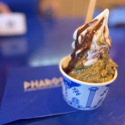 Pharos - Plain yogurt with zero sugar hazelnut spread and zero sugar kanafti spread
