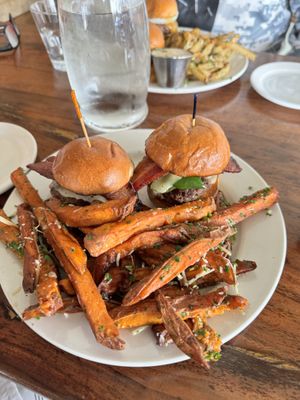 Burger Up Franklin by null