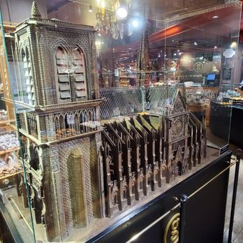 Maison Georges Larnicol - Chocolatiers & Shops Near Me - Paris, 75