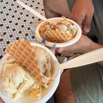 Jeni's Splendid Ice Creams - Bisscuit with the boss and double dough. Green mint chip with house coffee and sprinkles - Ice Cream & Frozen Yogurt Near Me - San Diego, California Jeni's Splendid Ice Creams - Bisscuit with the boss and double dough. Green mint chip with house coffee and sprinkles - Ice Cream & Frozen Yogurt Near Me - San Diego, California