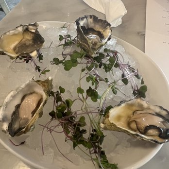 et al. - Oysters - Breakfast & Brunch Near Me - Honolulu, Hawaii