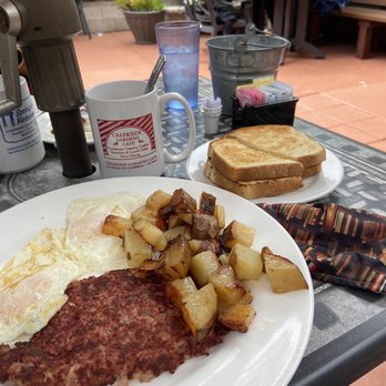 Creekside Garden Cafe - Corned Beef Hash with potatoes and sourdough toast - Breakfast & Brunch Near Me - Cambria, California