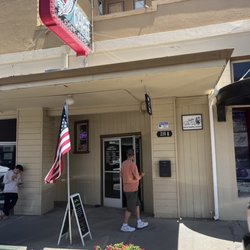 Selfie Studio Tea Lounge - Entrance next to Striper