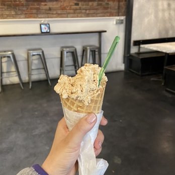 D'Ambrosio Gelato - Nocciola Hawaiiana (Hawaiian Hazelnut) - Ice Cream & Frozen Yogurt Near Me - Seattle, Washington