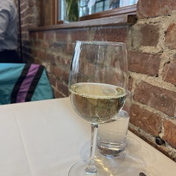 L'Osteria - Reasonable wine ($14) although no lunch special, alas. - Italian Near Me - New York, New York