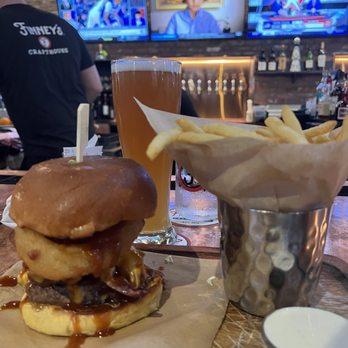 Finney's Crafthouse - Orange - Bbq burguer - New American Near Me - Orange, California Finney's Crafthouse - Orange - Bbq burguer - New American Near Me - Orange, California