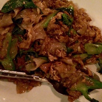 Panvimarn Thai Cuisine - Pad see ew with beef - Thai Near Me - Long Beach, California Panvimarn Thai Cuisine - Pad see ew with beef - Thai Near Me - Long Beach, California