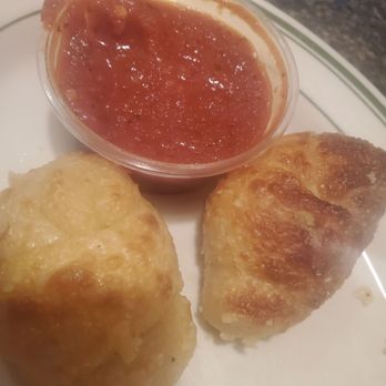 Carmines Pizza & Pasta - The BEST GARLIC KNOTS & BESSSSSSTTT MARINARA SAUCE I'VE HAD anywhere in all my travels & food lovin' experiences. This one WINS. - Pizza Near Me - Lone Tree, Colorado
