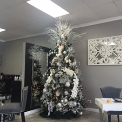 How beautiful is their Christmas tree? I'm in love!! 12/30/16