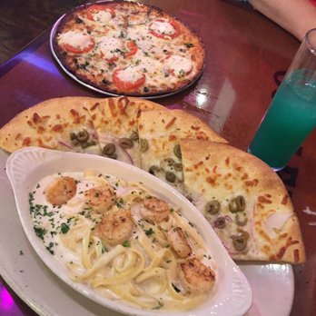 Guillermo's - Insalata and cauliflower crust margherita pizza - Italian Near Me - San Antonio, Texas Guillermo's - Insalata and cauliflower crust margherita pizza - Italian Near Me - San Antonio, Texas