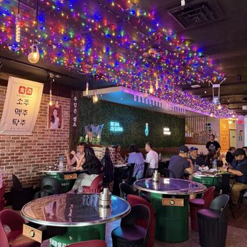 New Village Gastro Pub - Main dining area - Korean Near Me - Northbrook, Illinois