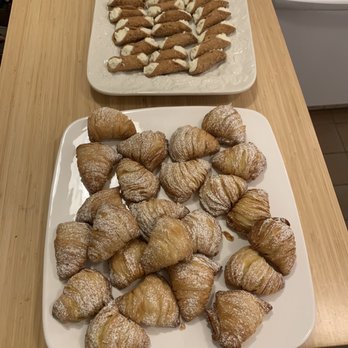 Gran Milan - Mini cannolis n mini sfogliatelles - Pizza Near Me - Richmond, California Gran Milan - Mini cannolis n mini sfogliatelles - Pizza Near Me - Richmond, California