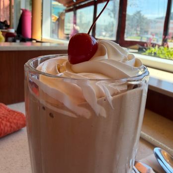 Bob’s Big Boy - Chocolate Malted Milkshake - American Near Me - Burbank, California