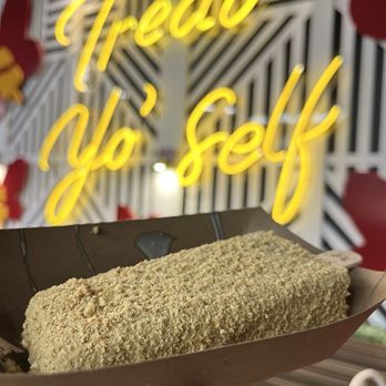 Monarca Gourmet Paletas - Oreo cookies and cream ice cream, with white chocolate dip and gram cracker crumbs - Ice Cream & Frozen Yogurt Near Me - Clive, Iowa