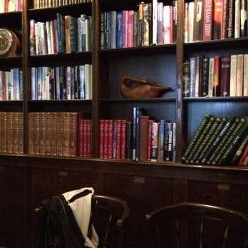 The Bishops Arms - Wall in the 'library' of the pub. - American Near Me - Hässleholm, M The Bishops Arms - Wall in the 'library' of the pub. - American Near Me - Hässleholm, M