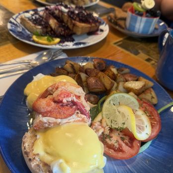 Cove Cafe - Lobster Benedict - American Near Me - Ogunquit, Maine