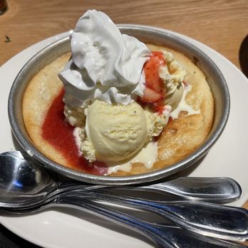 BJ's Restaurant & Brewhouse - Strawberry Shortcake Pizookie - New American Near Me - Montebello, California