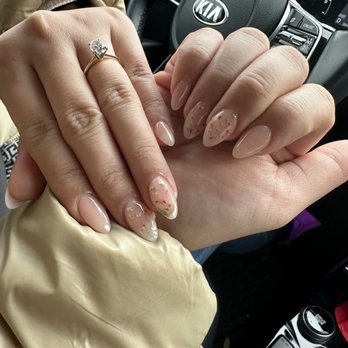 Nails Lounge - Nail Salons Near Me - Fairfax, Virginia