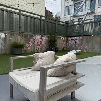 Kimpton Hotel Enso - Patio behind hotel - Hotels Near Me - San Francisco, California Kimpton Hotel Enso - Patio behind hotel - Hotels Near Me - San Francisco, California