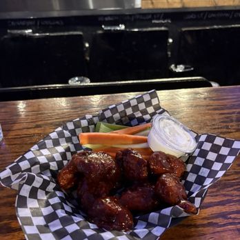 The Loose Goose - Boneless wings. 8 piece - Pubs Near Me - Windsor, Ontario